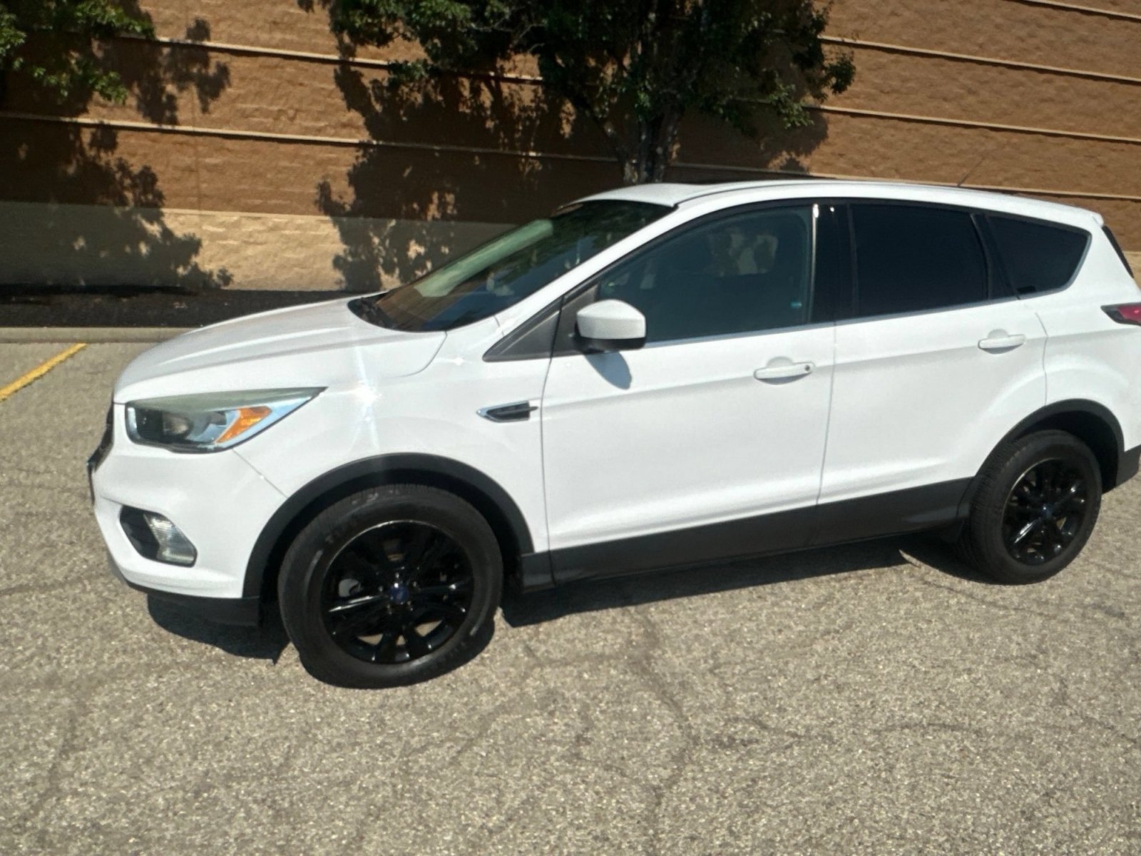 Used 2017 Ford Escape SE FWD image 9