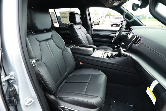 New 2026 Jeep Grand Wagoneer L Limited AWD/4WD image 30