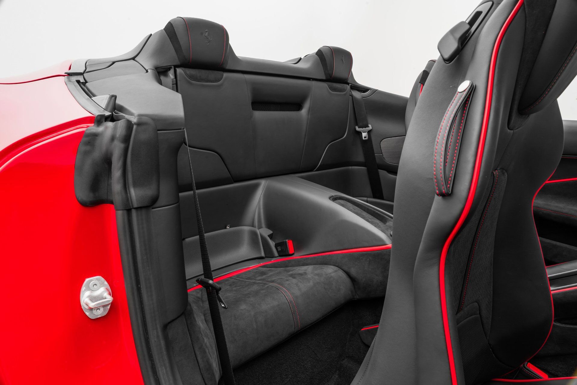 Certified 2025 Ferrari Roma Spider RWD image 75