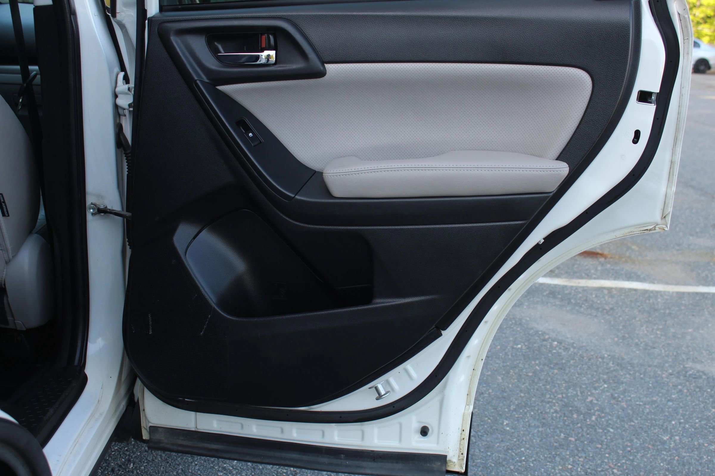 Used 2014 Subaru Forester 2.5i Limited image 16