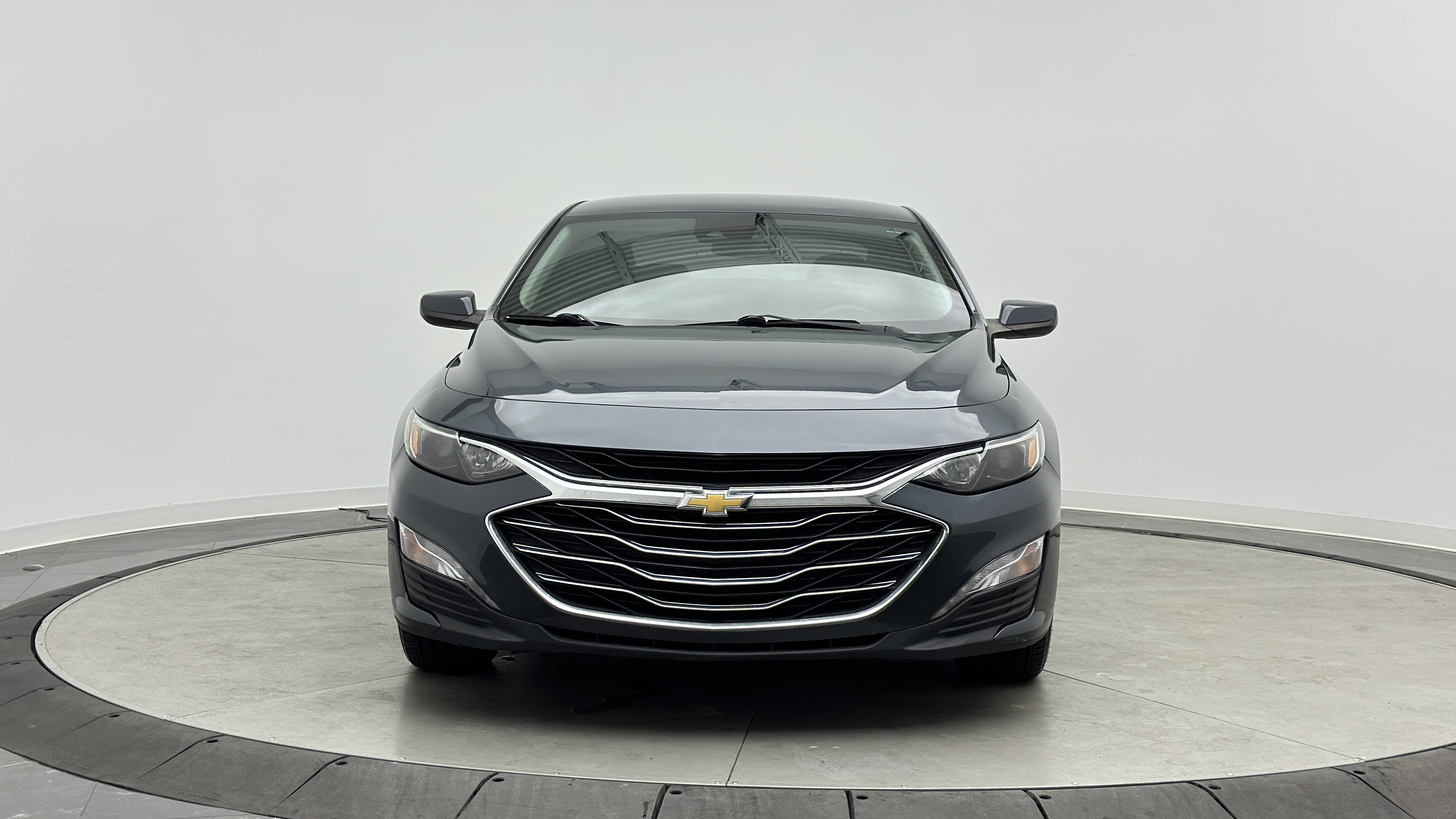 Used 2020 Chevrolet Malibu LT FWD image 2