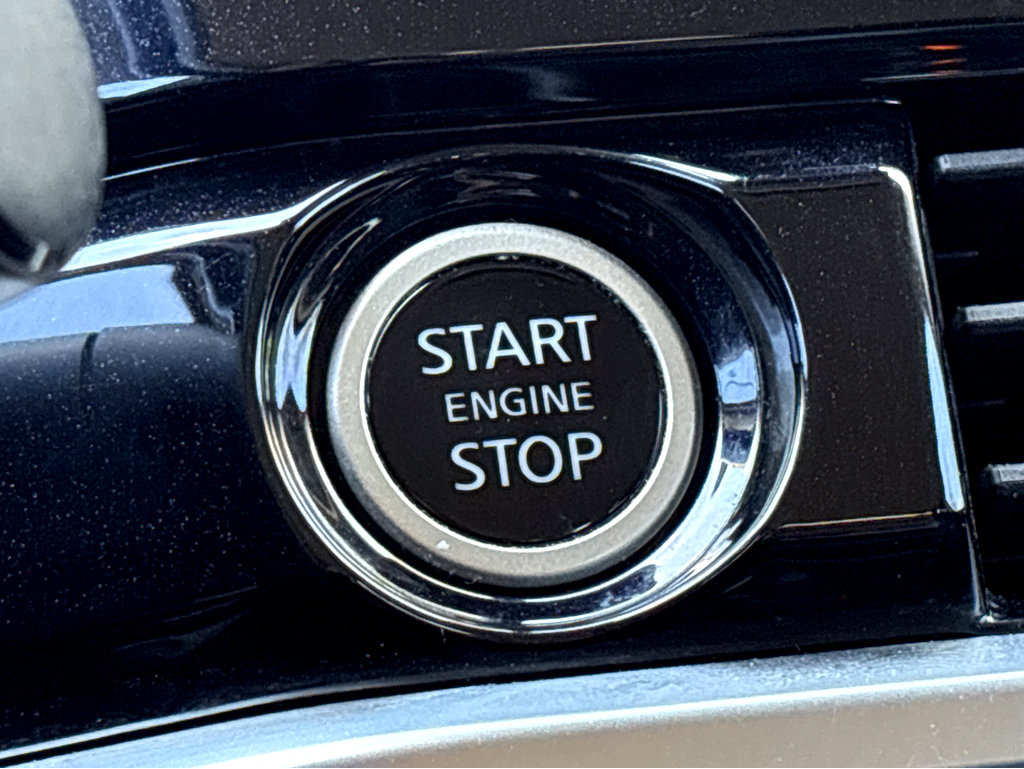 Used 2022 Nissan Pathfinder SV w/ SV Black Package image 8