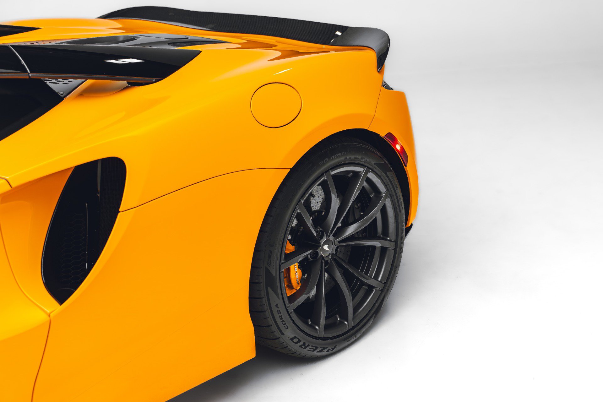 Used 2023 McLaren Artura RWD image 15