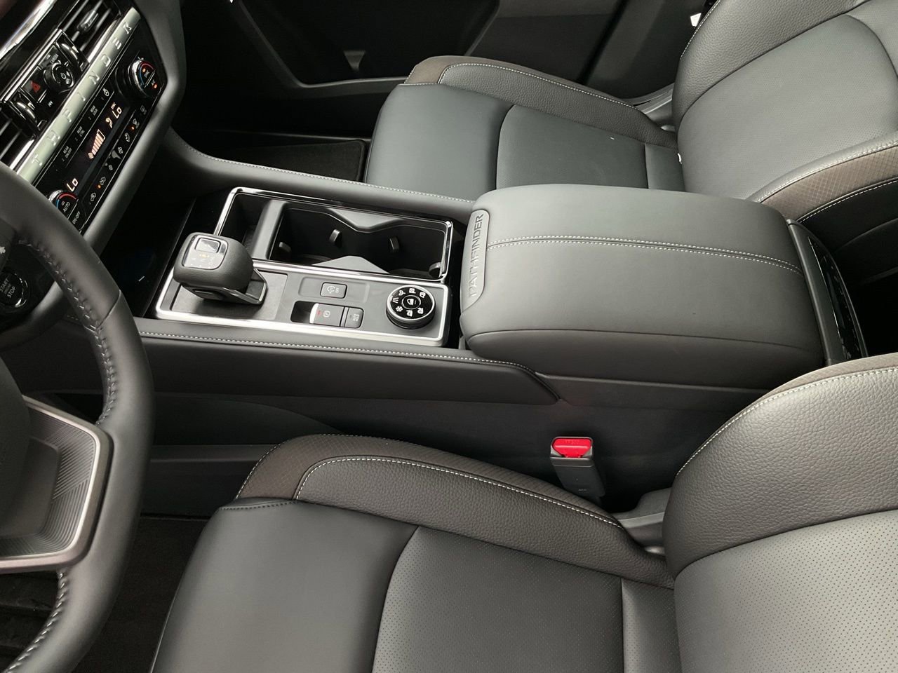 New 2026 Nissan Pathfinder SL w/ SL Premium Package AWD/4WD image 38