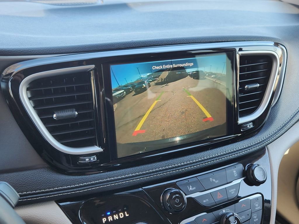 Used 2024 Chrysler Pacifica Select image 8