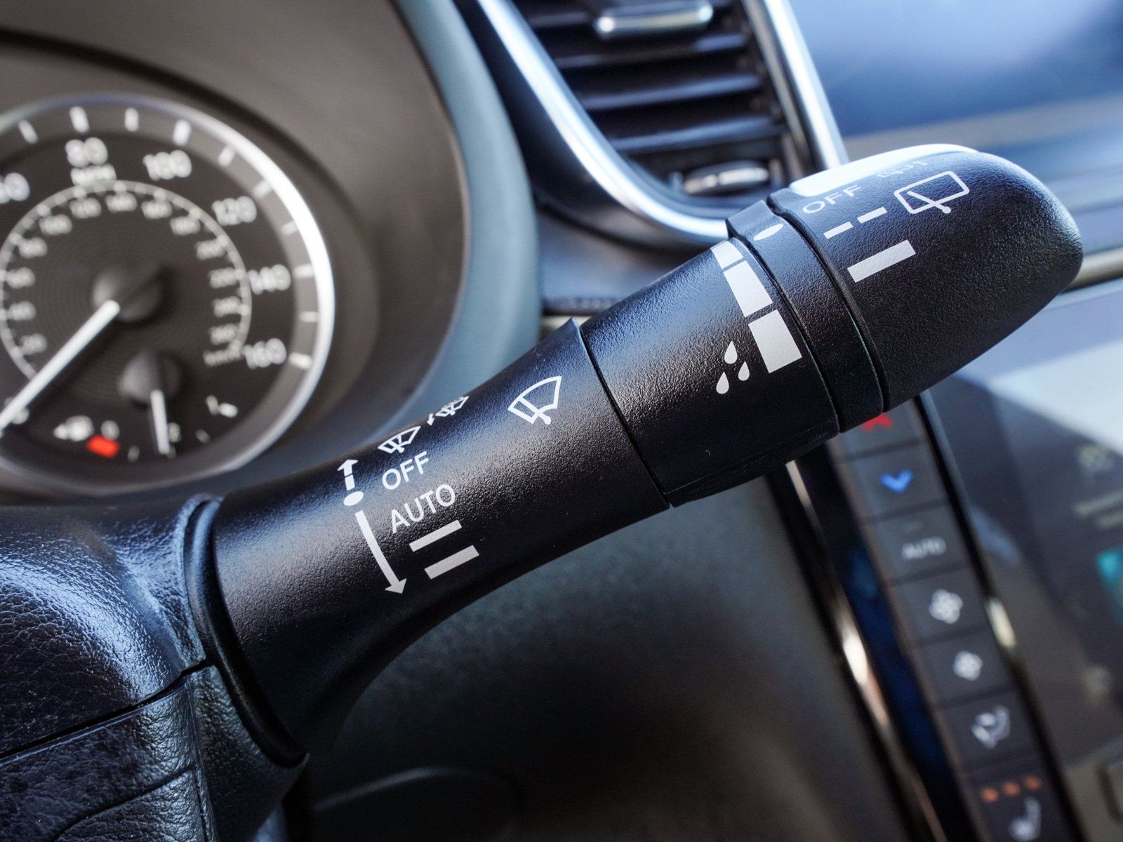 Used 2023 INFINITI QX55 Essential image 32