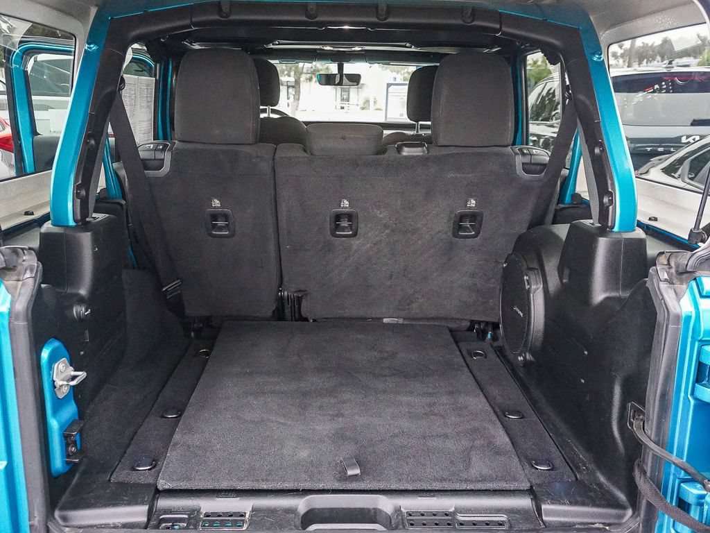 Used 2020 Jeep Wrangler Unlimited Sahara w/ Uconnect 4C Nav & Sound Group AWD/4WD image 25