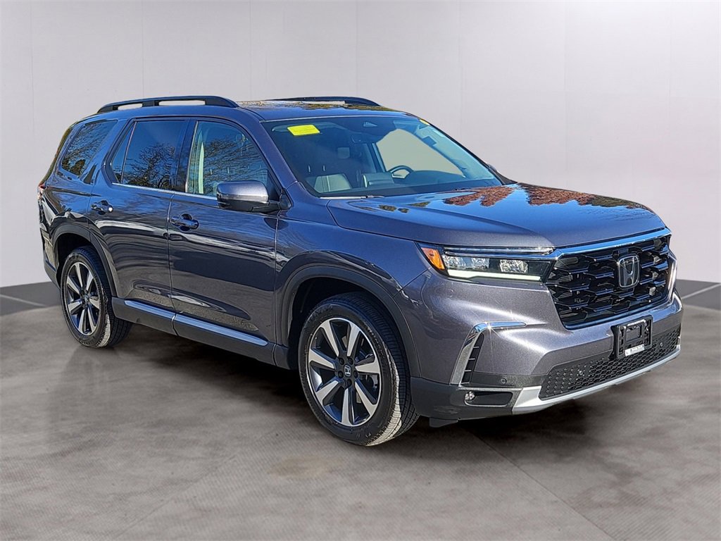 Certified 2025 Honda Pilot Touring image 3