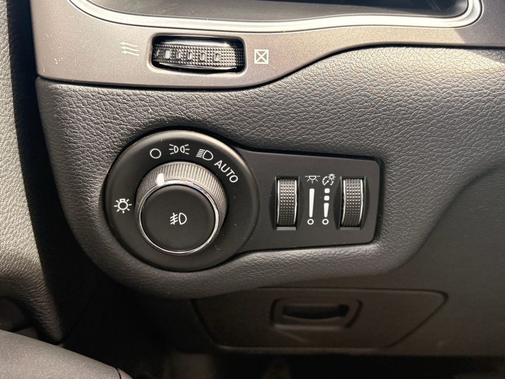 Used 2019 Jeep Cherokee Latitude Plus image 16