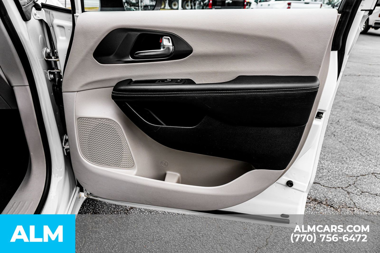 Used 2023 Chrysler Pacifica Touring-L image 48