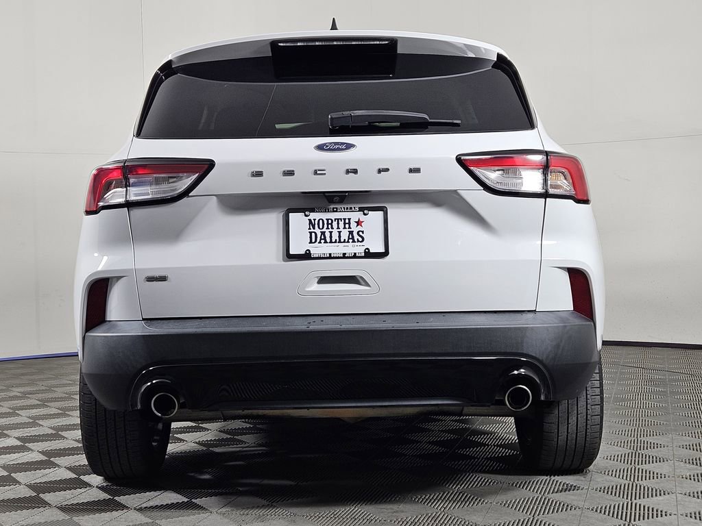 Used 2021 Ford Escape SE w/ SE Sport Appearance Package image 4