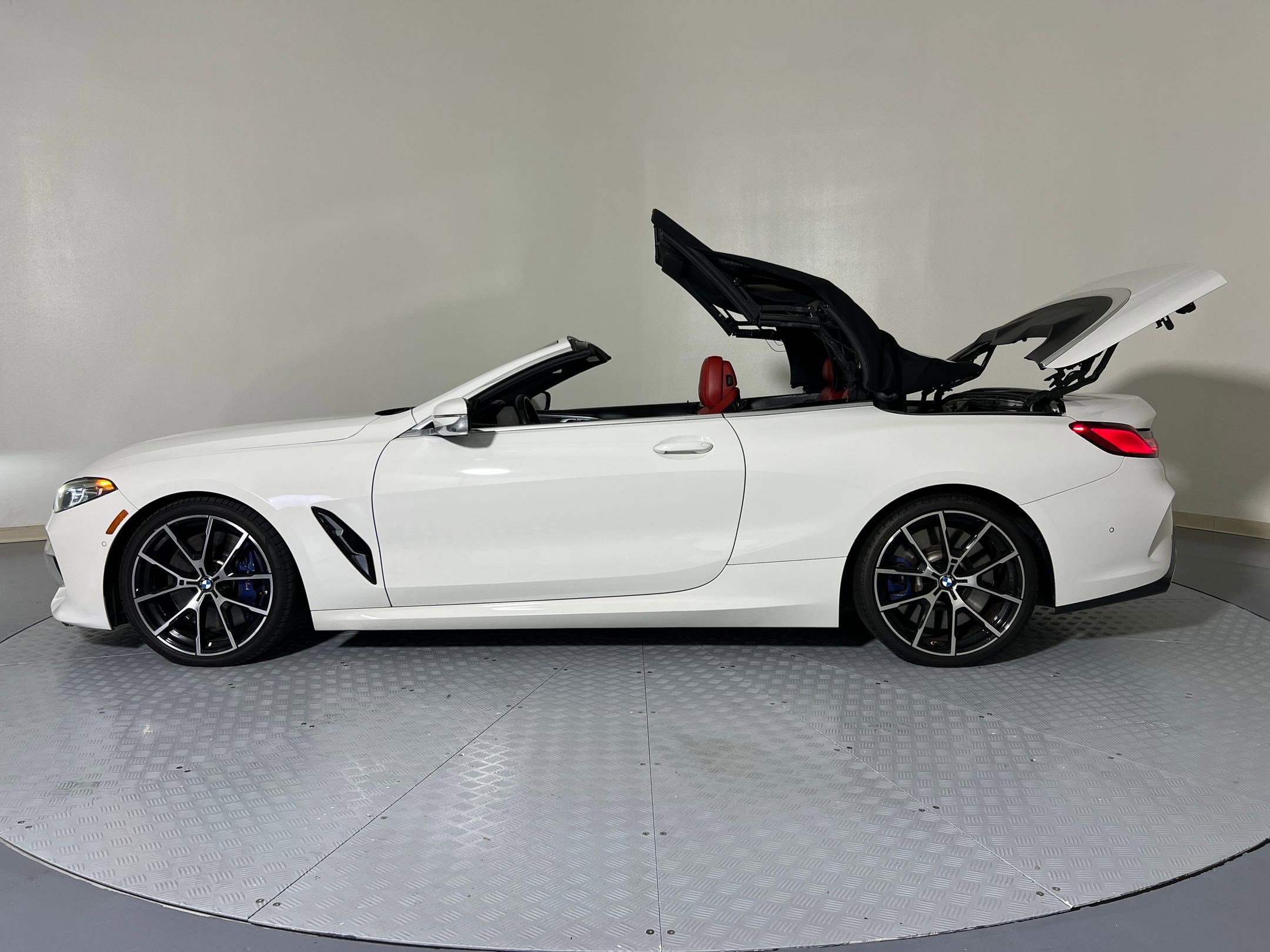 Used 2021 BMW M850i xDrive Convertible w/ Driving Assistance Package image 37