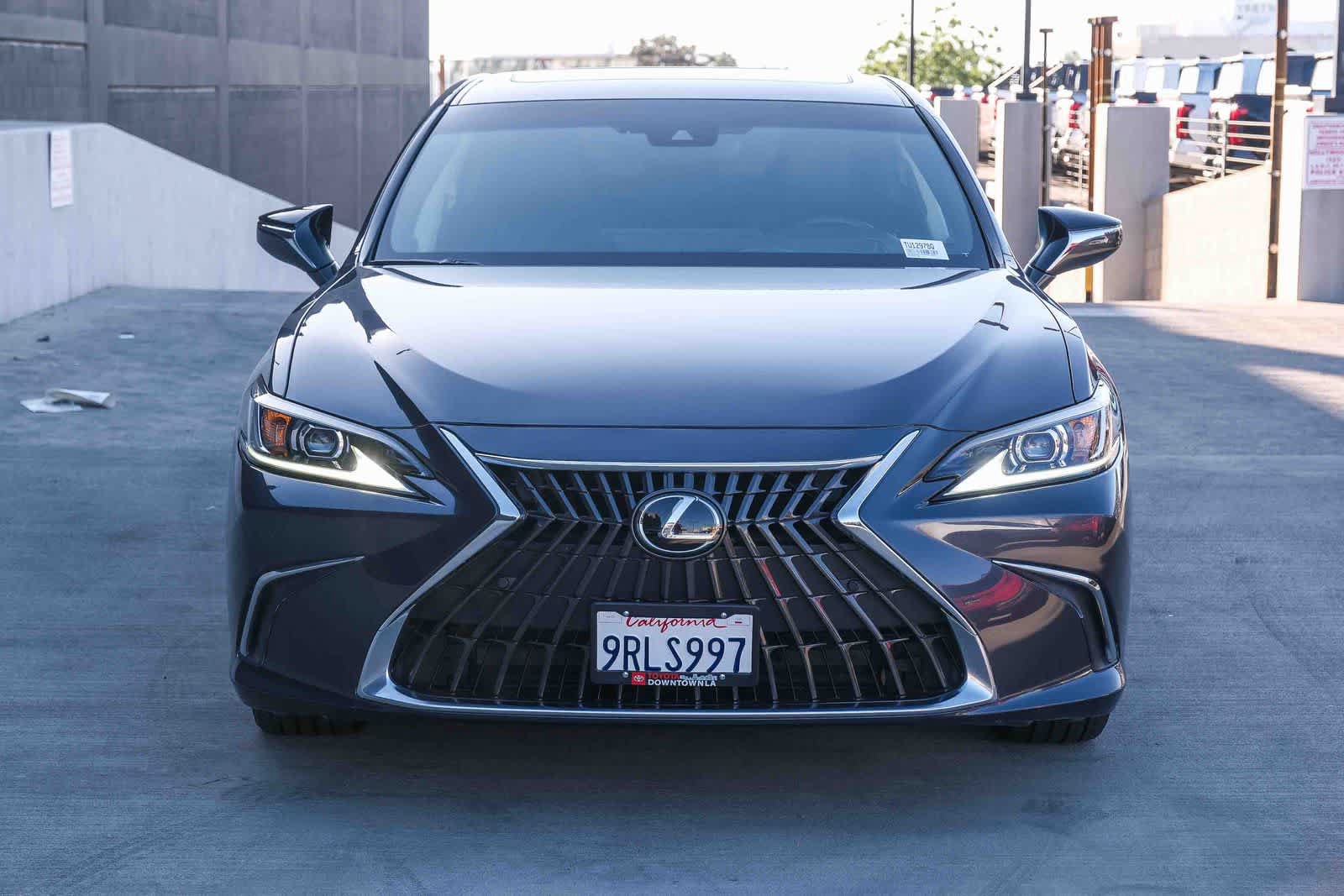 Used 2025 Lexus ES 300h w/ Premium Package FWD image 2