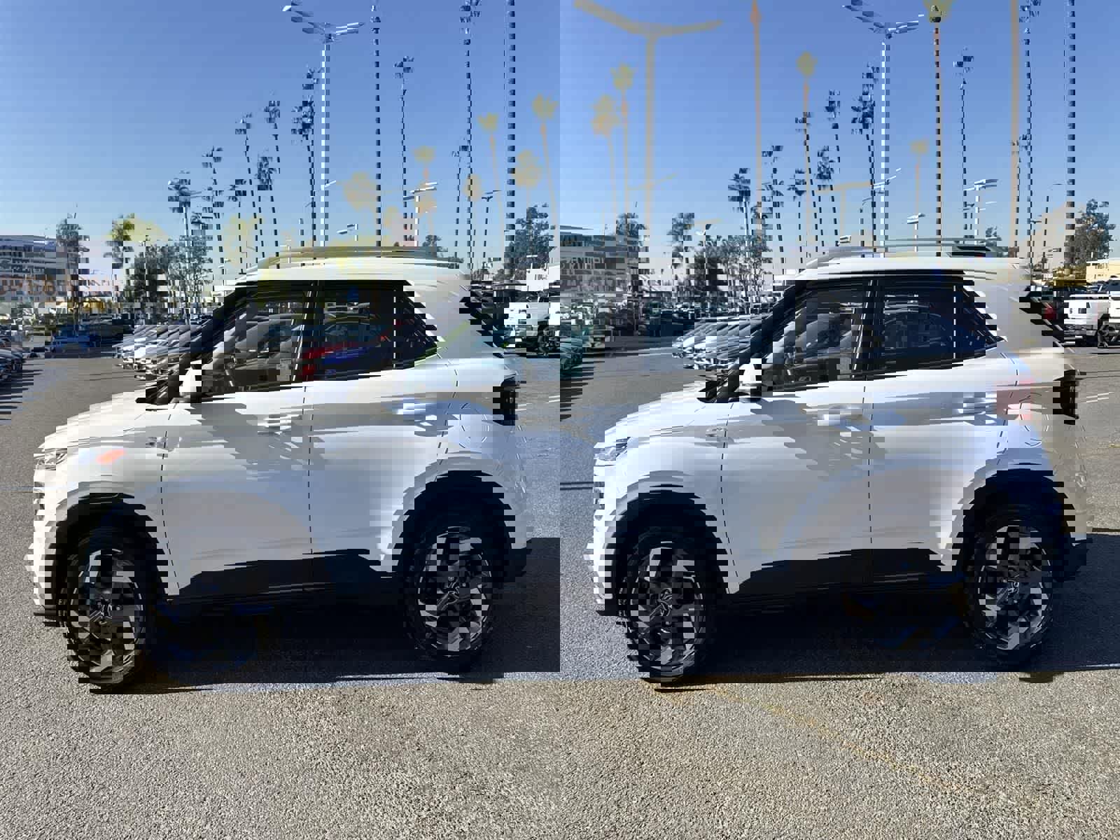 Used 2022 Hyundai Venue SEL image 3