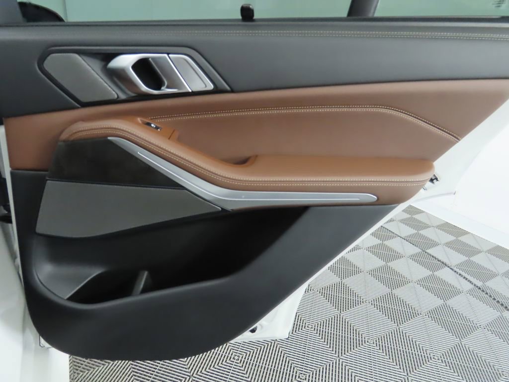 Used 2024 BMW X5 xDrive40i w/ Executive Package image 28