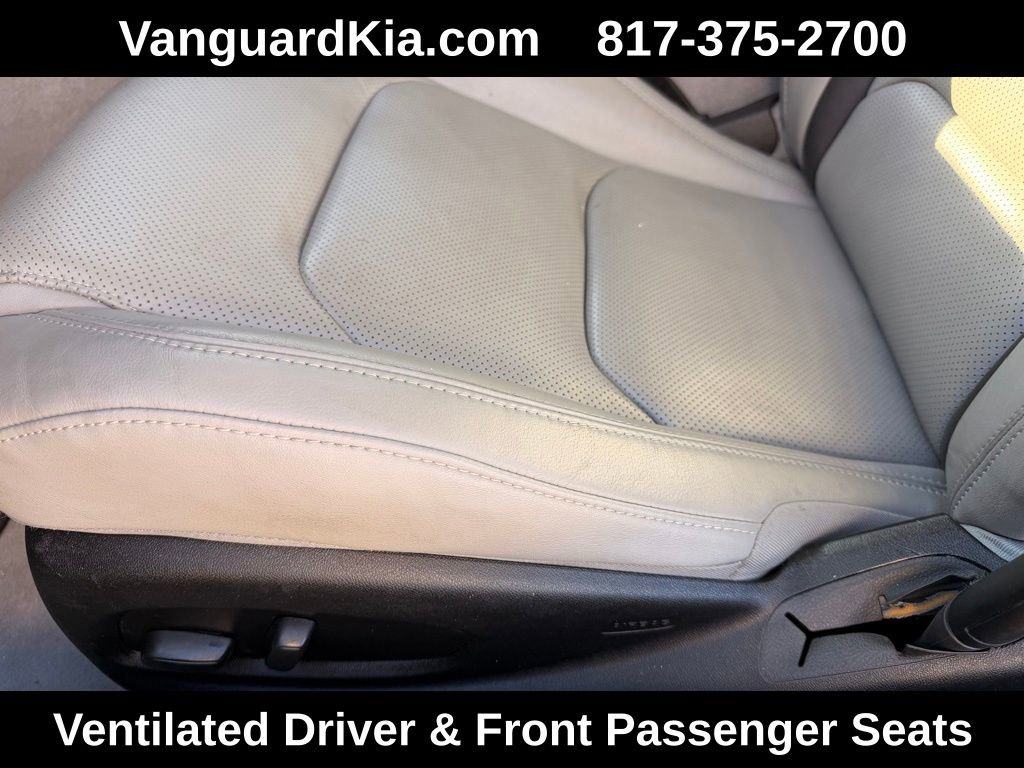 Used 2020 Chevrolet Camaro LT w/ Technology Package image 14