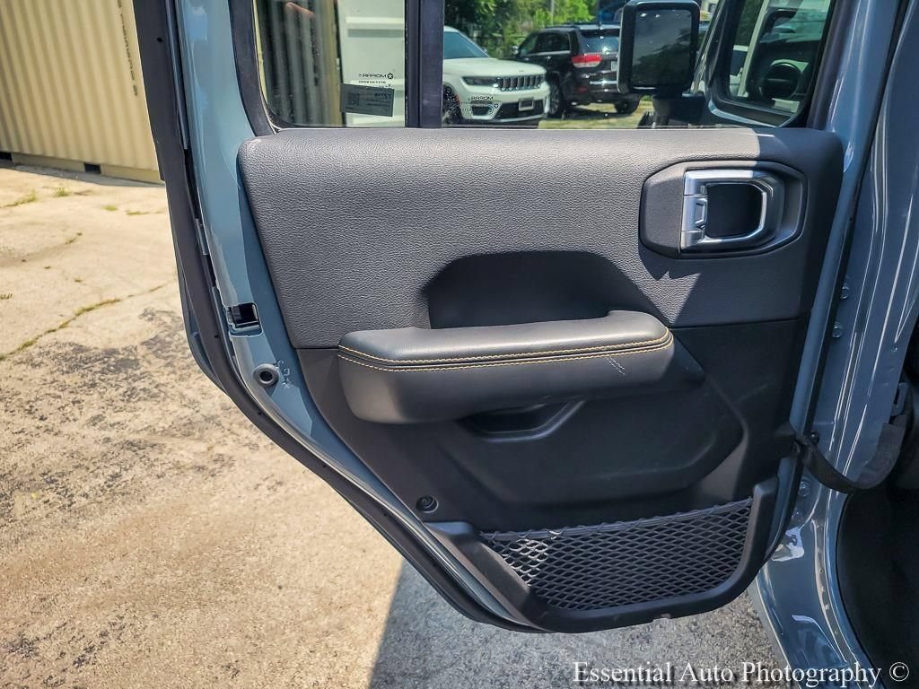 Used 2024 Jeep Wrangler Unlimited Sahara AWD/4WD image 20