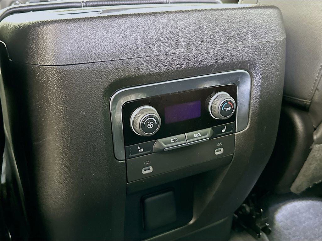 Used 2024 Chevrolet Tahoe Premier AWD/4WD image 36