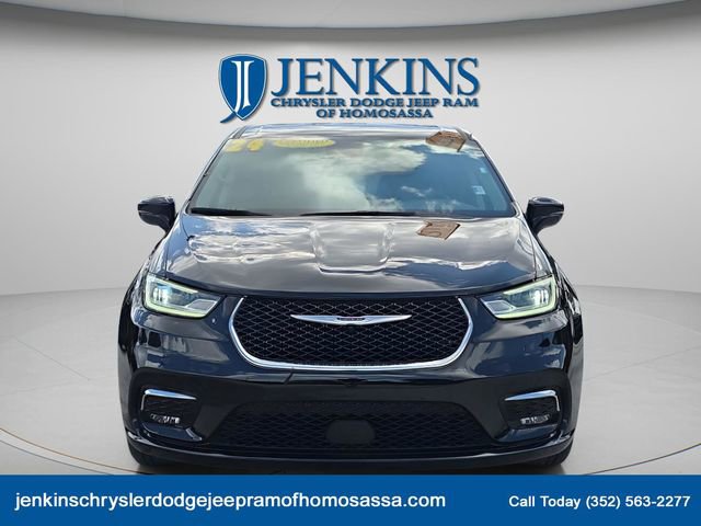 Certified 2024 Chrysler Pacifica Touring-L image 12