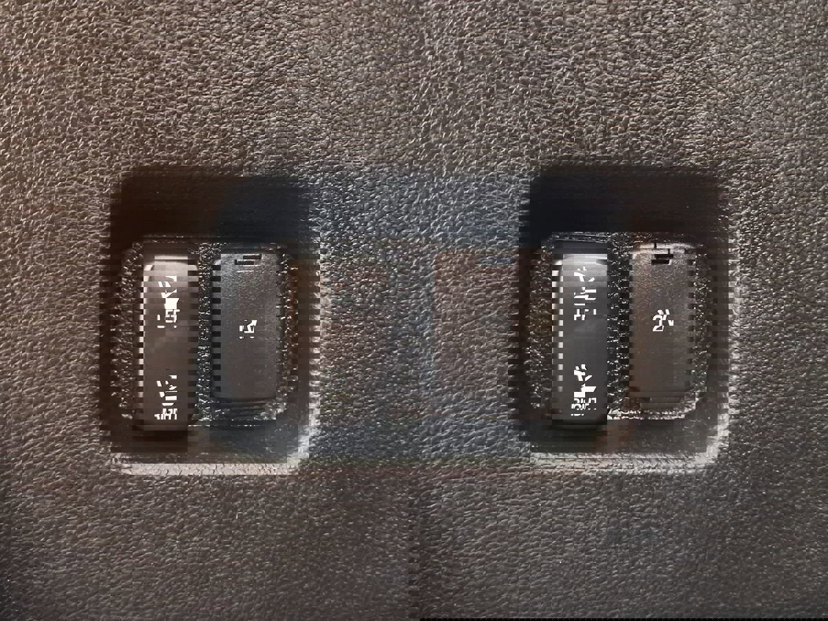 Used 2017 Ford Edge Titanium FWD image 31