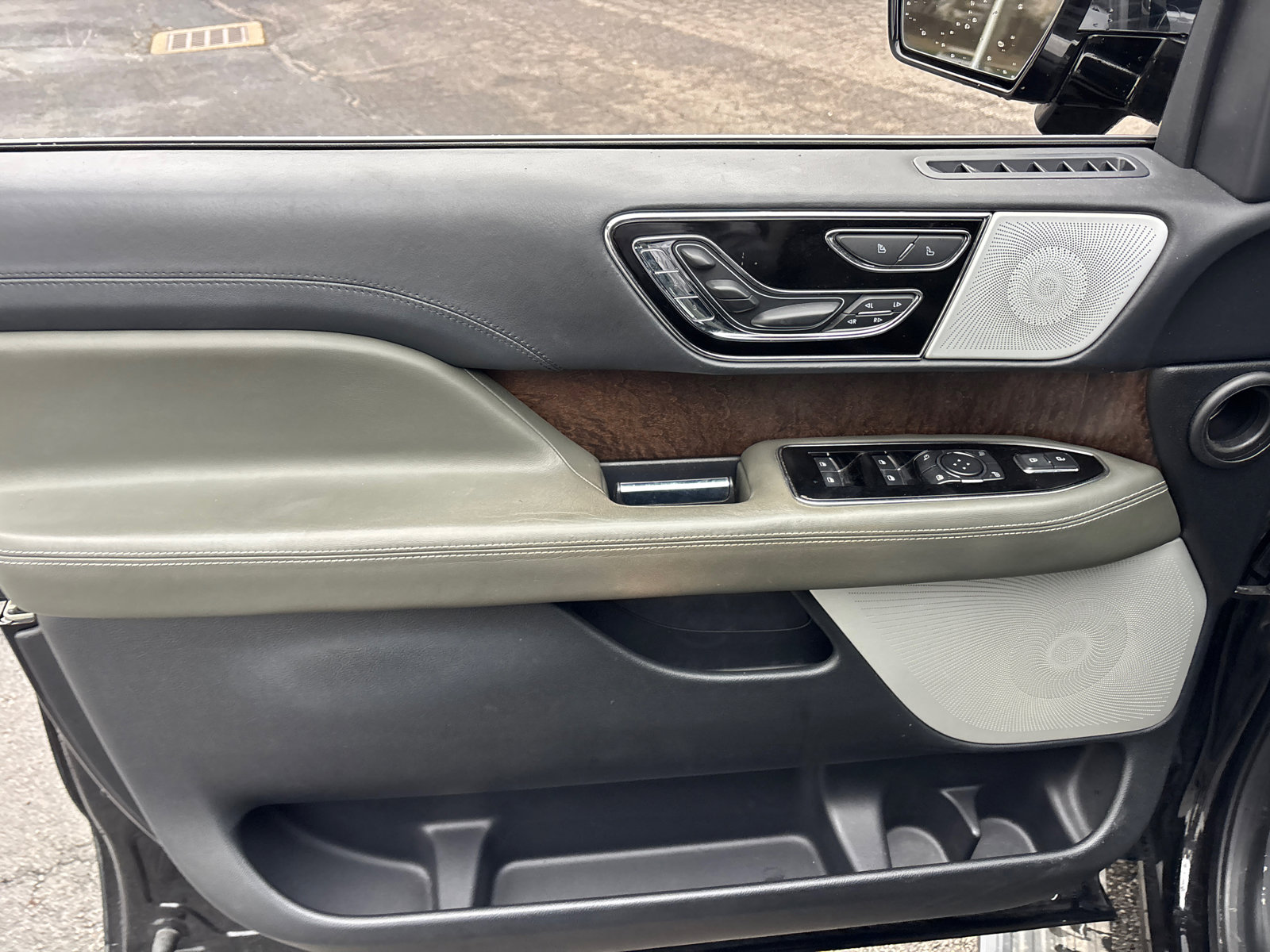 Certified 2022 Lincoln Navigator Black Label image 11