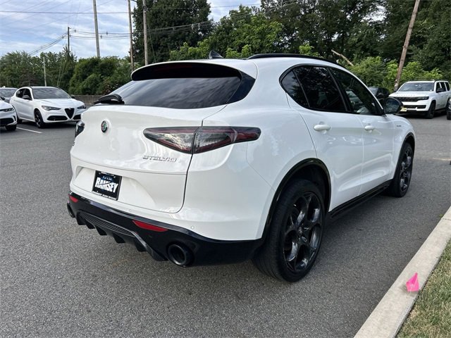 Used 2024 Alfa Romeo Stelvio Veloce image 8