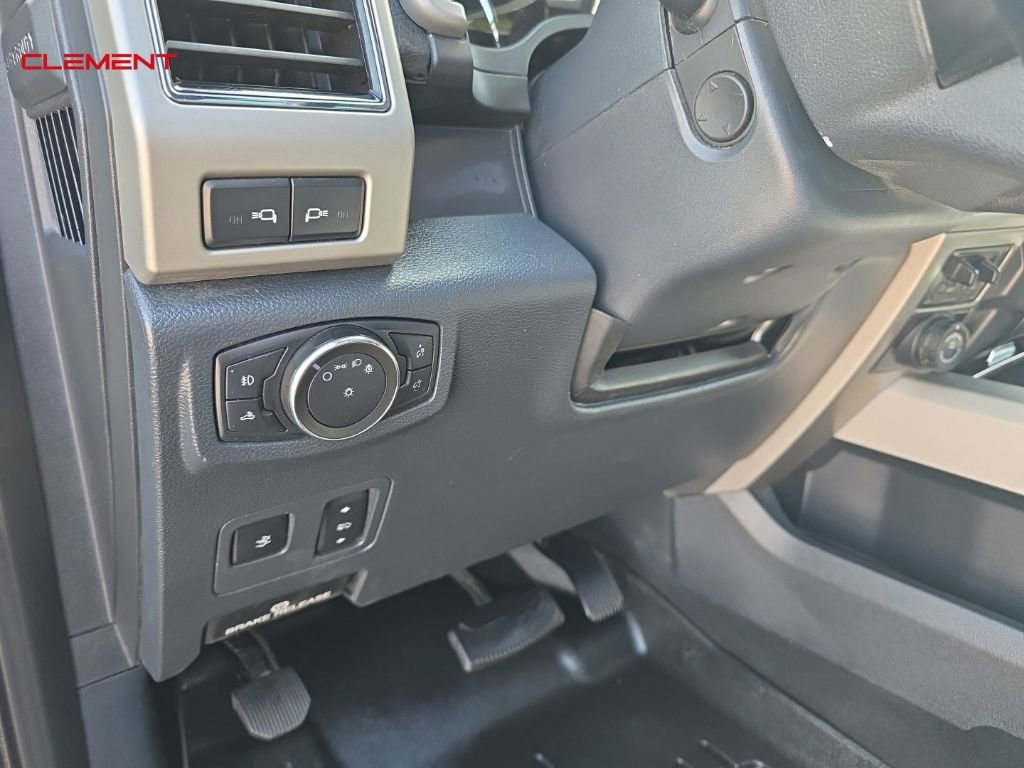 Used 2022 Ford F350 Lariat w/ Black Appearance Package AWD/4WD image 31