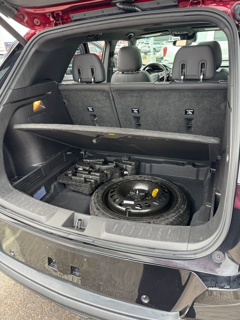 Used 2023 Chevrolet TrailBlazer RS w/ Sun and Liftgate Package image 39