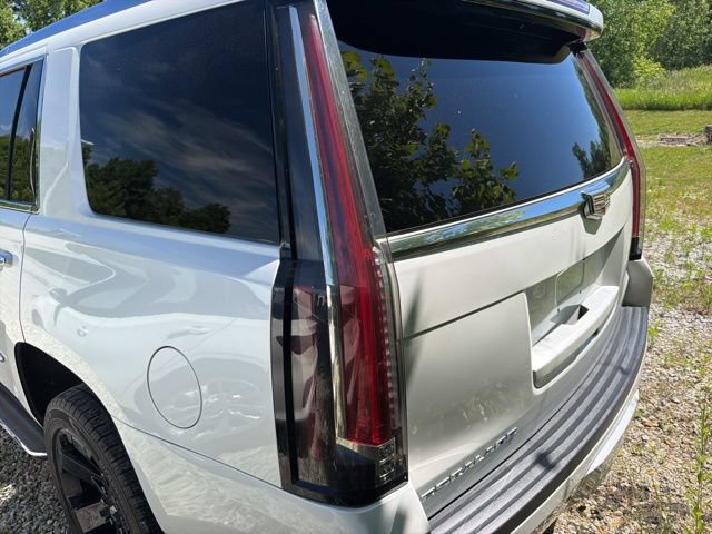 Used 2017 Cadillac Escalade Luxury AWD/4WD image 7