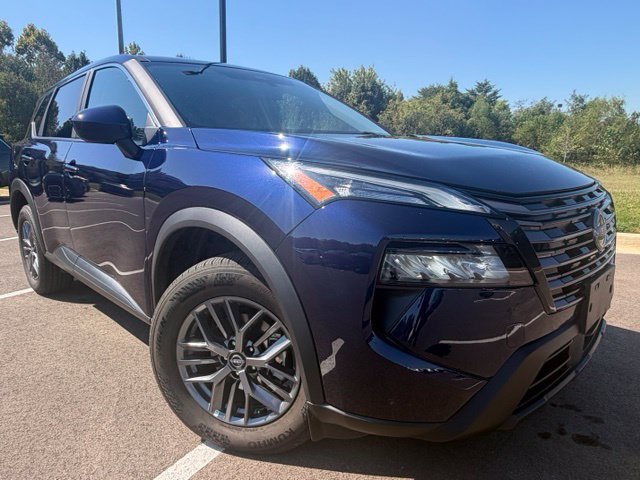 Used 2026 Nissan Rogue SV AWD/4WD image 2