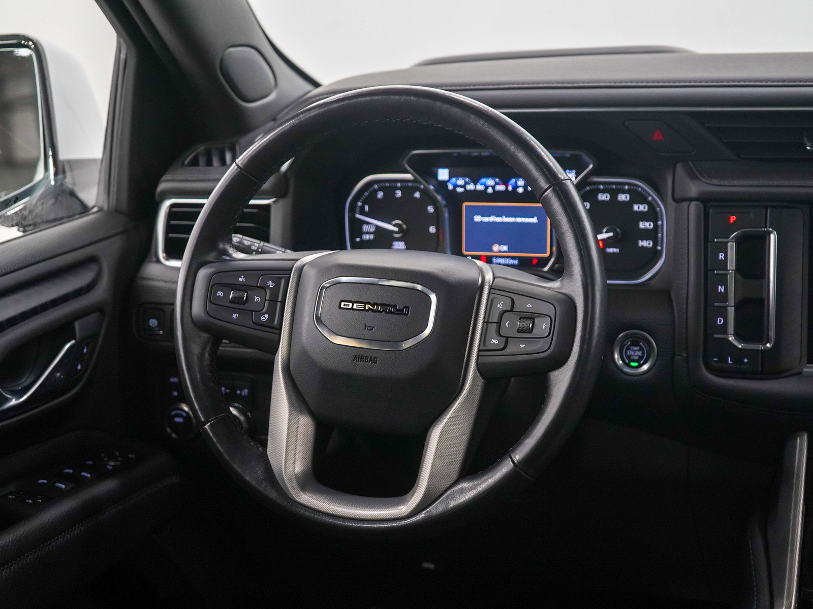 Used 2021 GMC Yukon Denali w/ Denali Premium Package image 15