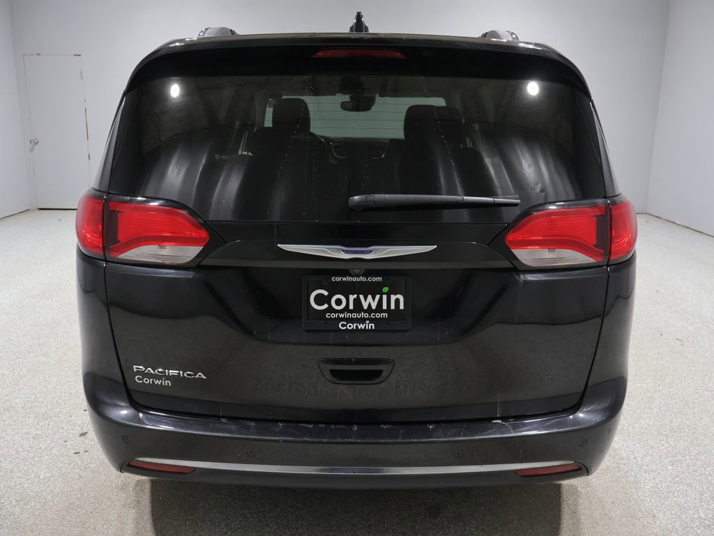 Used 2019 Chrysler Pacifica Touring-L w/ Advanced Safetytec Group image 3