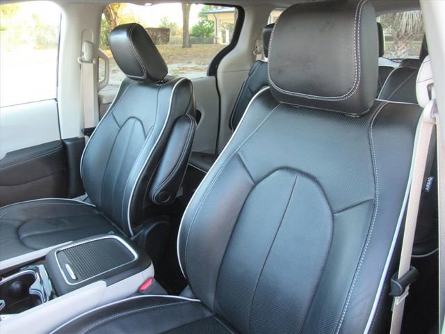 Used 2024 Chrysler Pacifica Limited image 17
