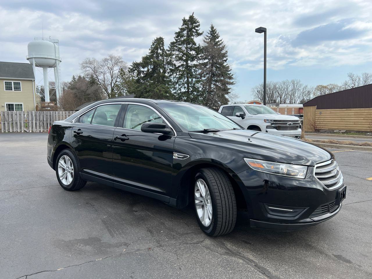Used 2017 Ford Taurus SEL FWD image 10