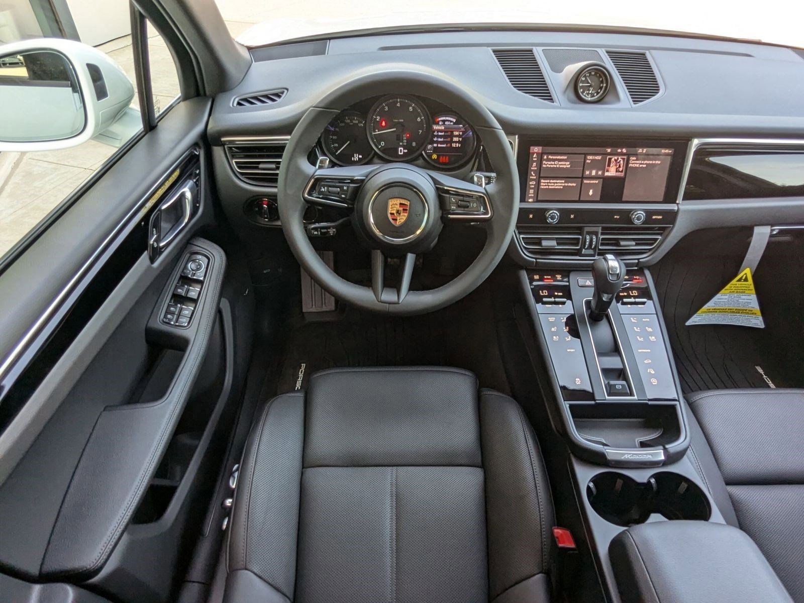 Certified 2025 Porsche Macan AWD/4WD image 15