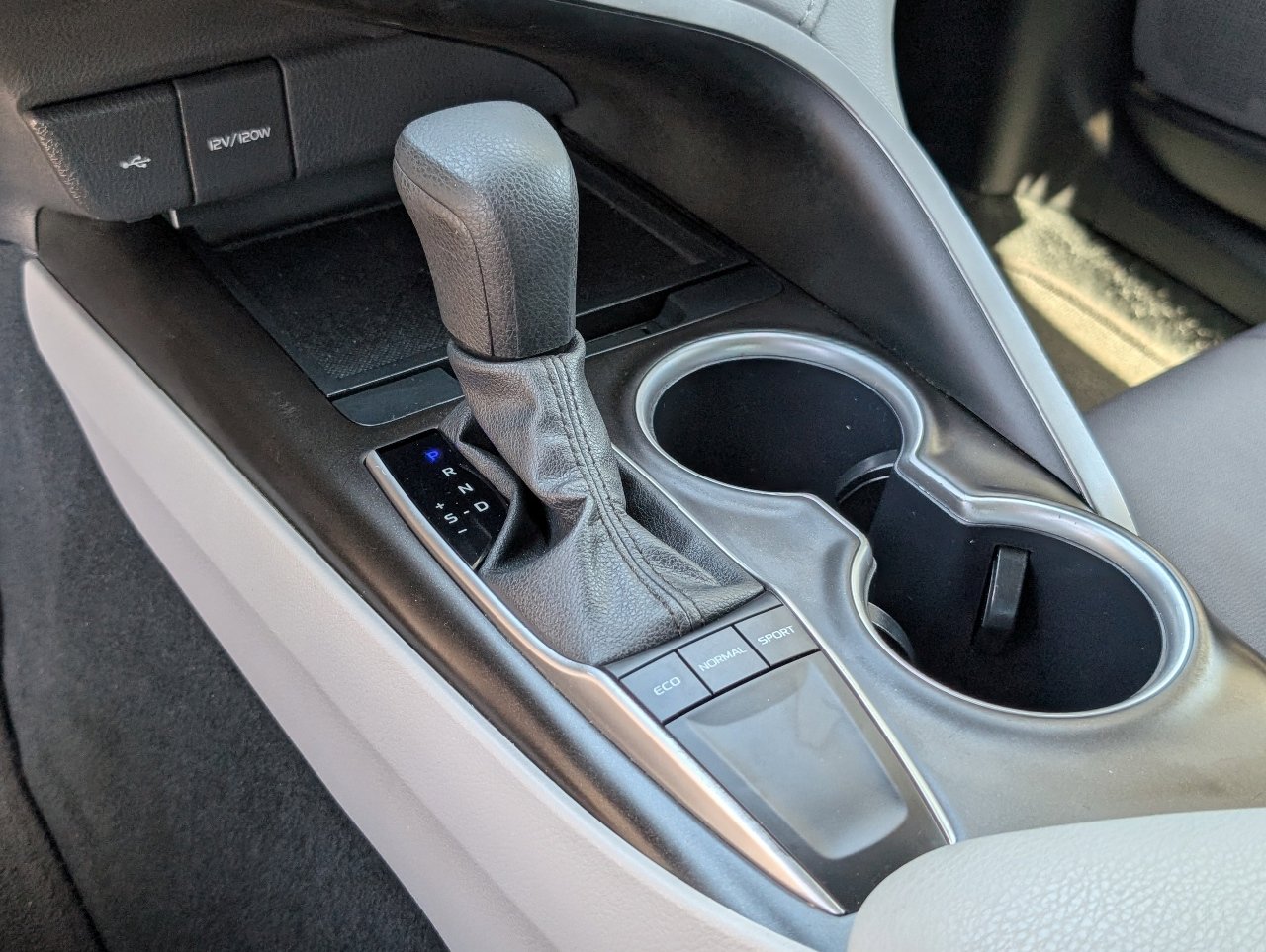 Used 2024 Toyota Camry LE w/ Convenience Package FWD image 16