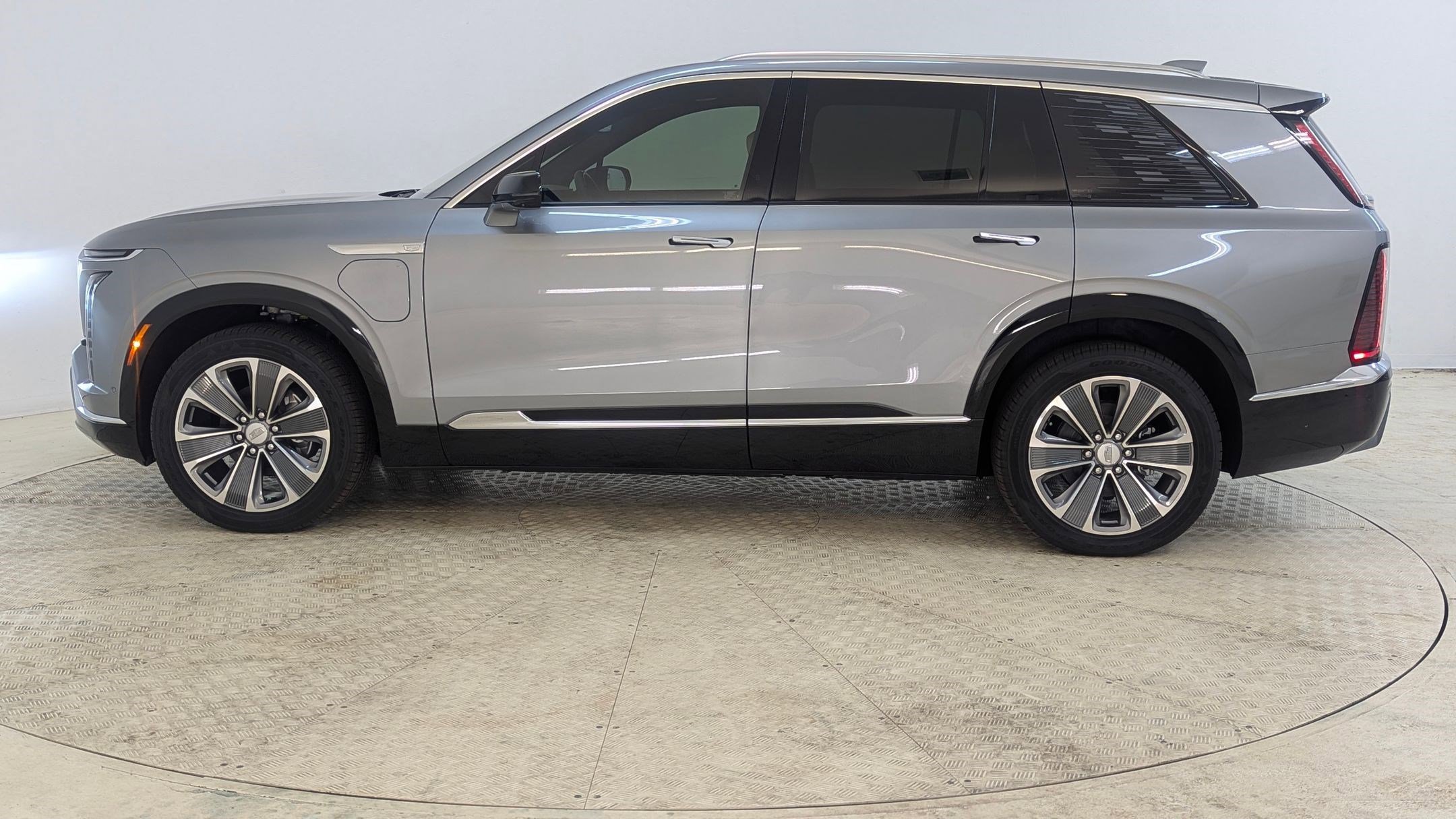 New 2026 Cadillac Vistiq Luxury image 2