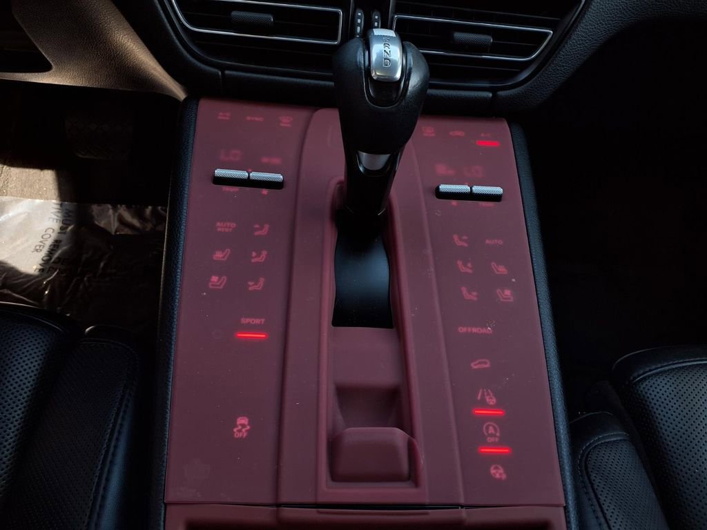 Used 2022 Porsche Macan image 9