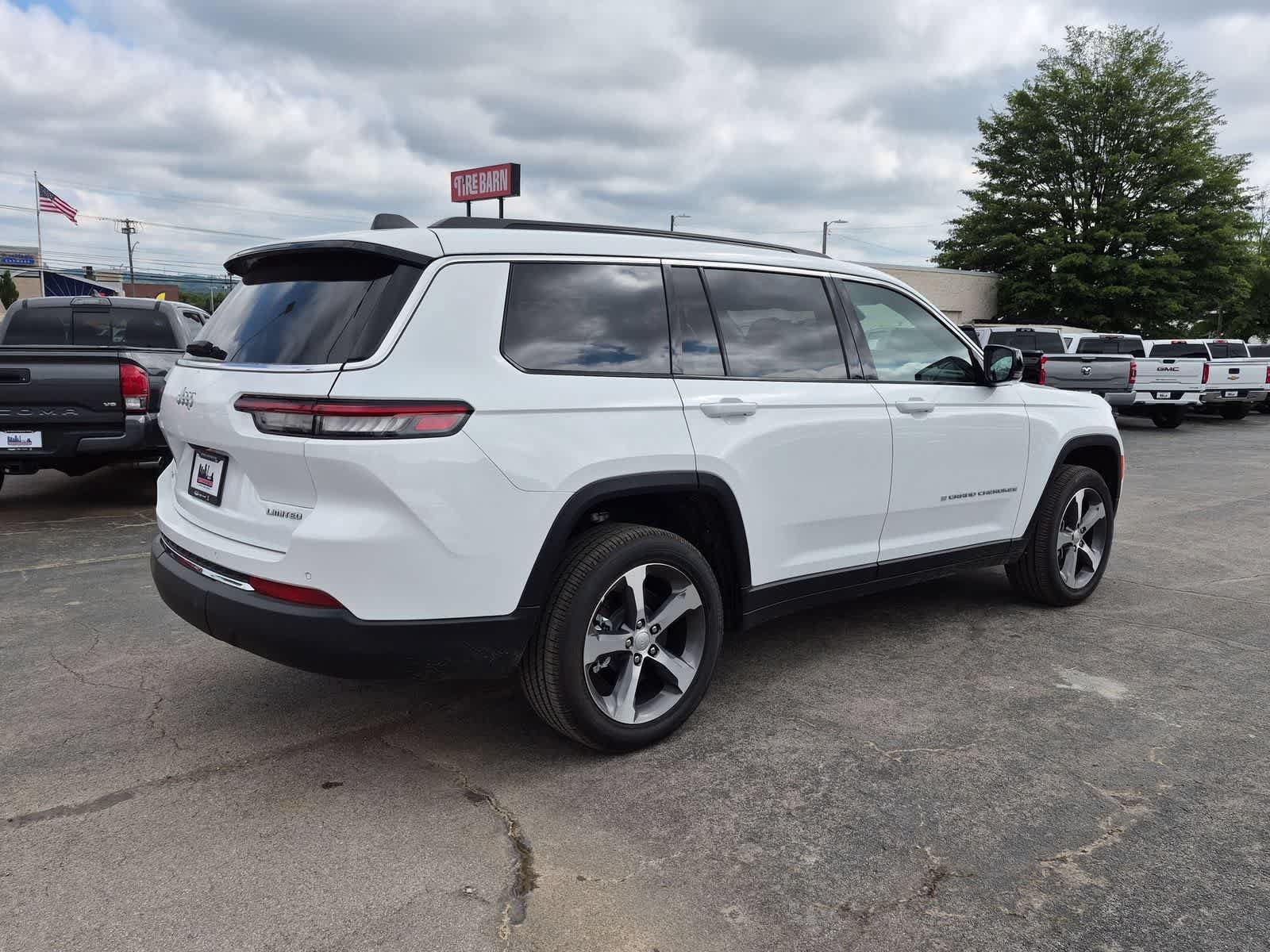 New 2025 Jeep Grand Cherokee L Limited w/ Trailer Tow Package AWD/4WD image 6