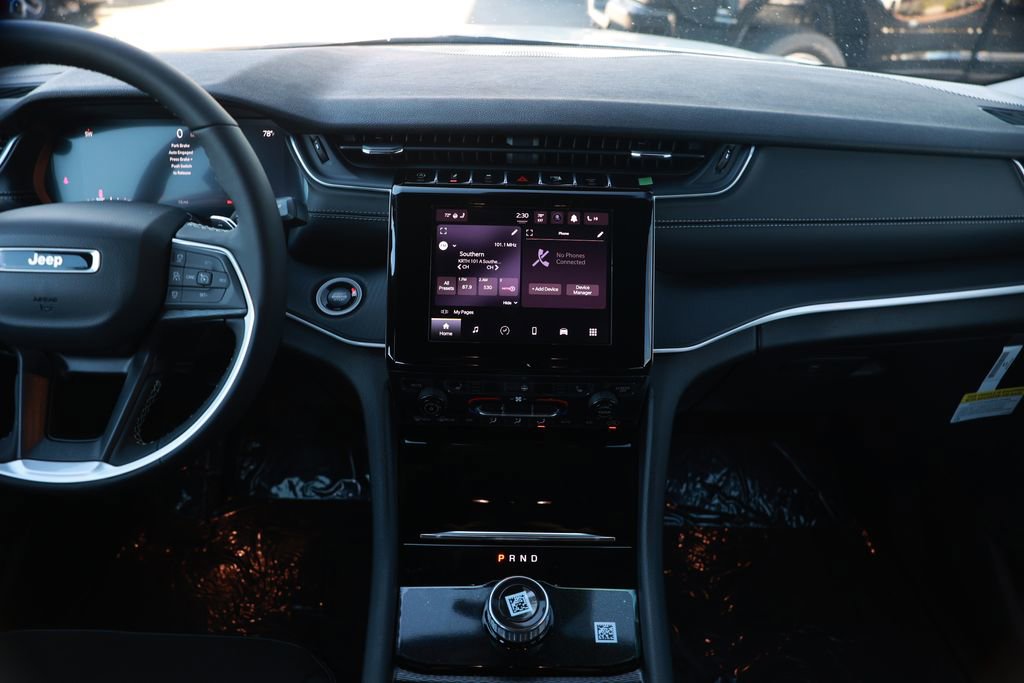 New 2025 Jeep Grand Cherokee Altitude image 24