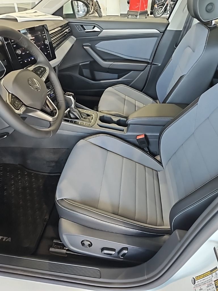 New 2026 Volkswagen Jetta SE FWD image 27