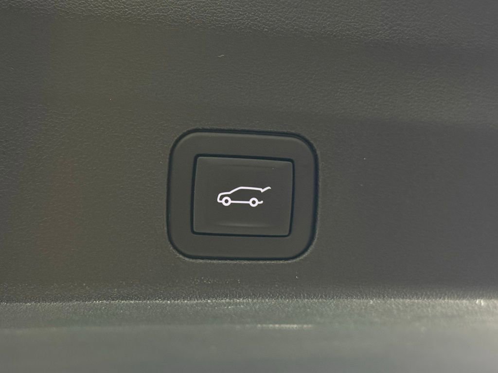 Used 2025 Cadillac Escalade IQ Luxury 1 image 19