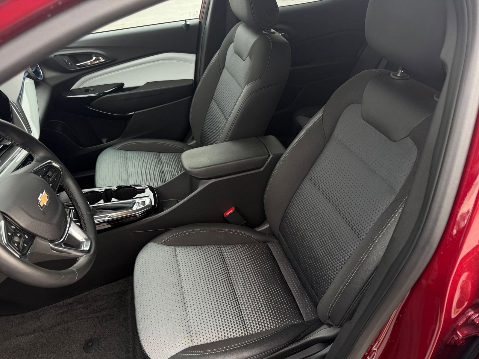 Used 2025 Chevrolet Trax LT w/ LT Convenience Package image 36