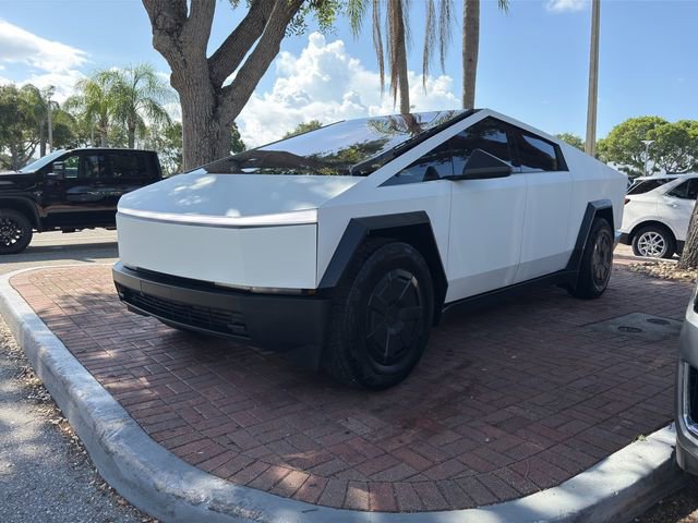Used 2025 Tesla Cybertruck AWD Crew Cab image 3