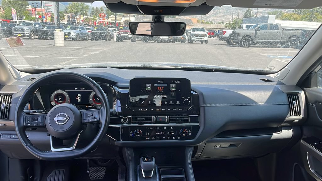 Used 2023 Nissan Pathfinder Platinum AWD/4WD image 23
