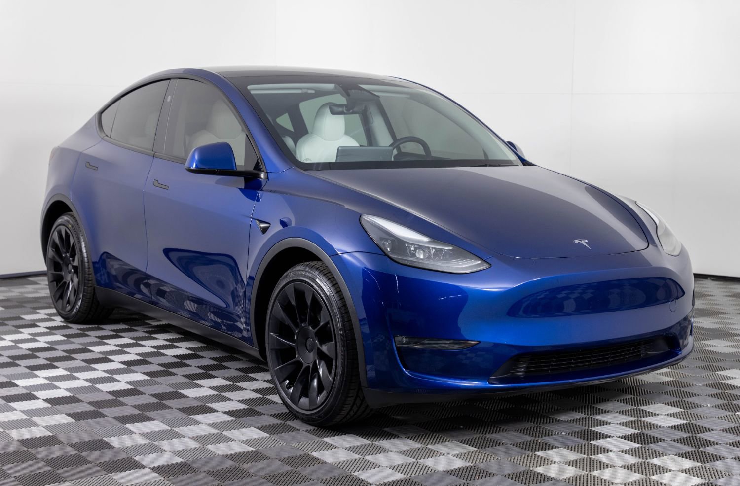 Used 2024 Tesla Model Y Long Range image 12