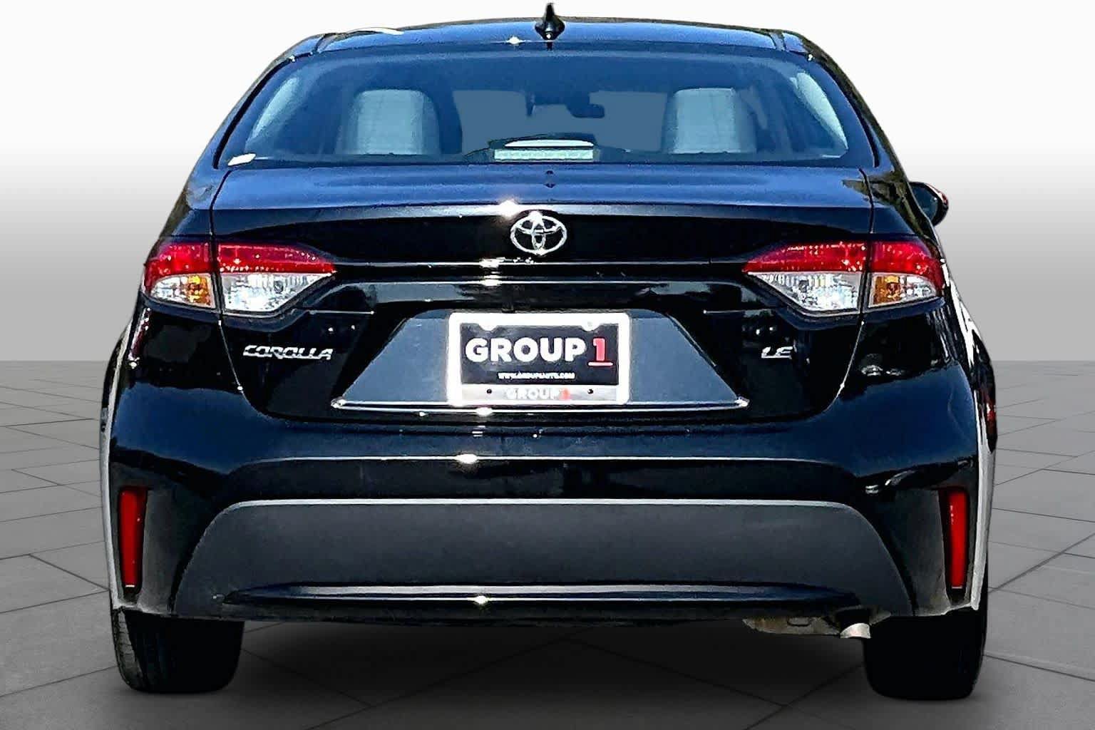 Used 2022 Toyota Corolla LE w/ Carpet Mat Package (TMS) FWD image 4