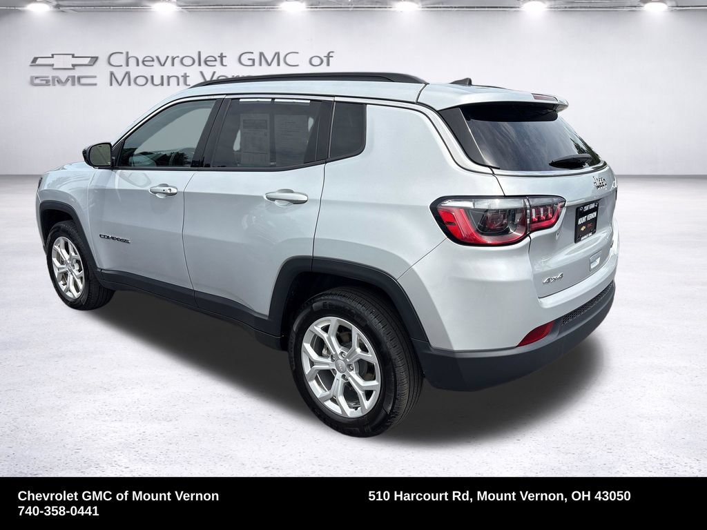 Used 2024 Jeep Compass Latitude AWD/4WD image 3
