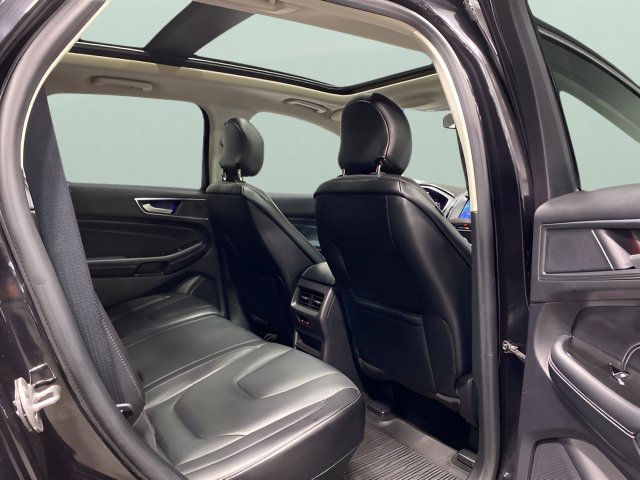 Used 2019 Ford Edge Titanium w/ Equipment Group 301A AWD/4WD image 28