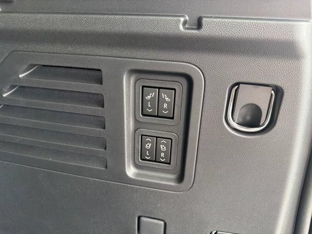New 2026 Chevrolet Traverse RS w/ LPO, Floor Liner Package FWD image 11